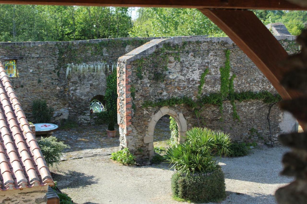 Отель Le Logis De La Mesanchere Apremont  Экстерьер фото